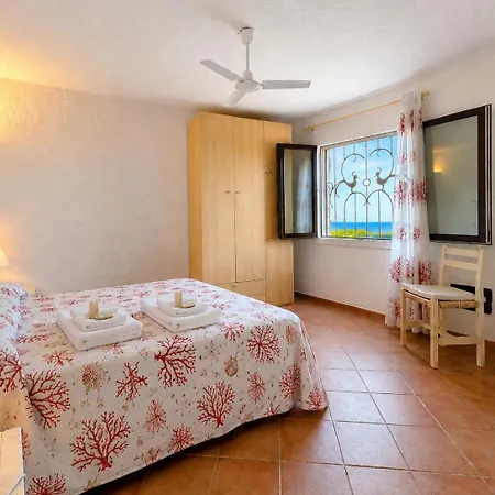 Sea View Three-bedroom House 50m From The 2