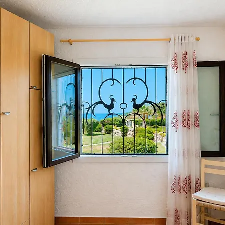 Sea View Three-bedroom House 50m From The 2 度假居