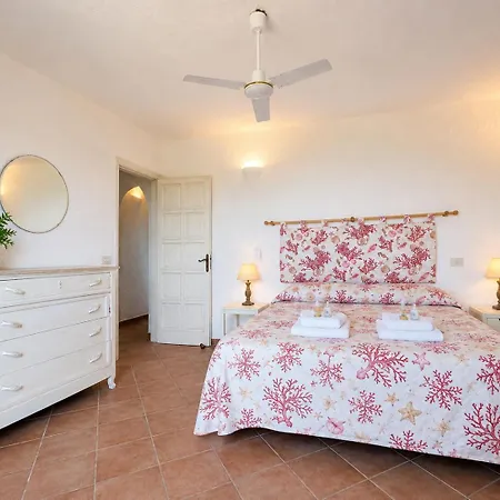 Sea View Three-bedroom House 50m From The 2 度假居 巴哈撒丁岛