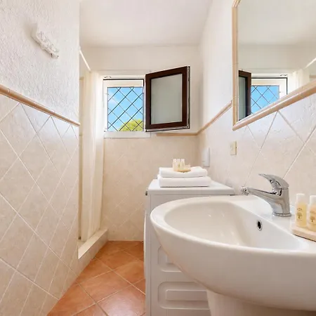 Sea View Three-bedroom House 50m From The 2 *