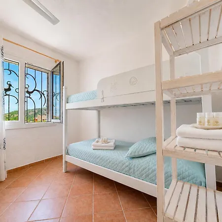 Sea View Three-bedroom House 50m From The 2 *